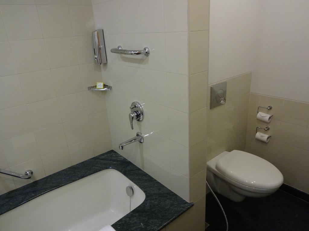 Hotel Lemon Tree Hotel, Gachibowli, 4*