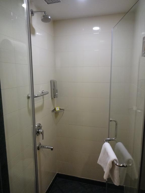 Lemon Tree Hotel, Gachibowli,