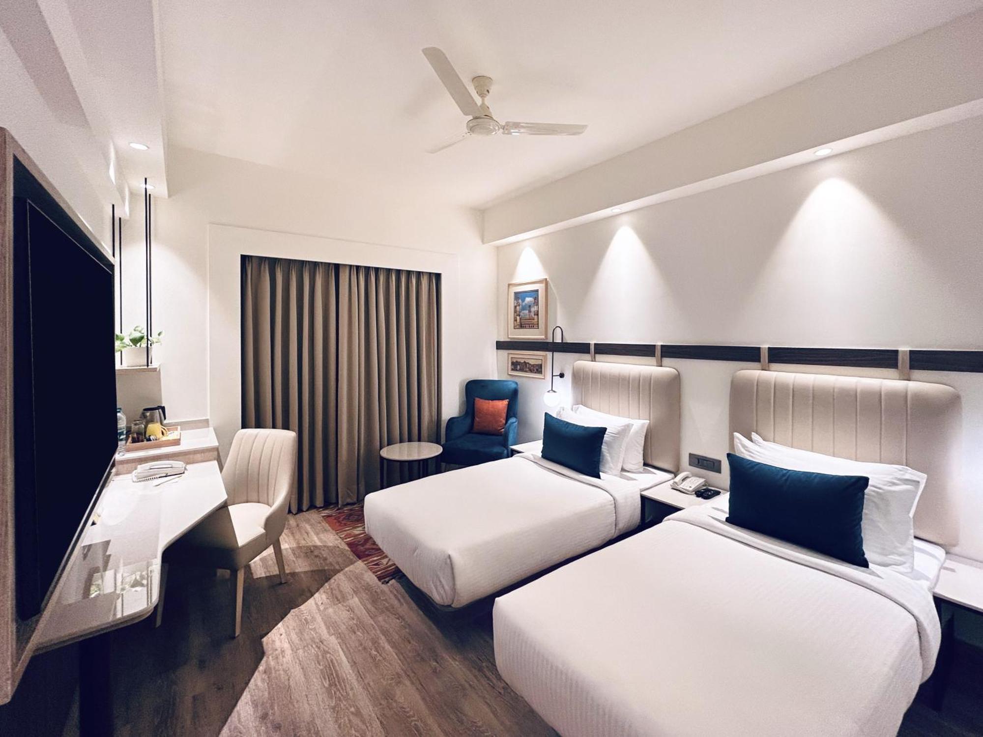 Lemon Tree Hotel, Gachibowli, 4*