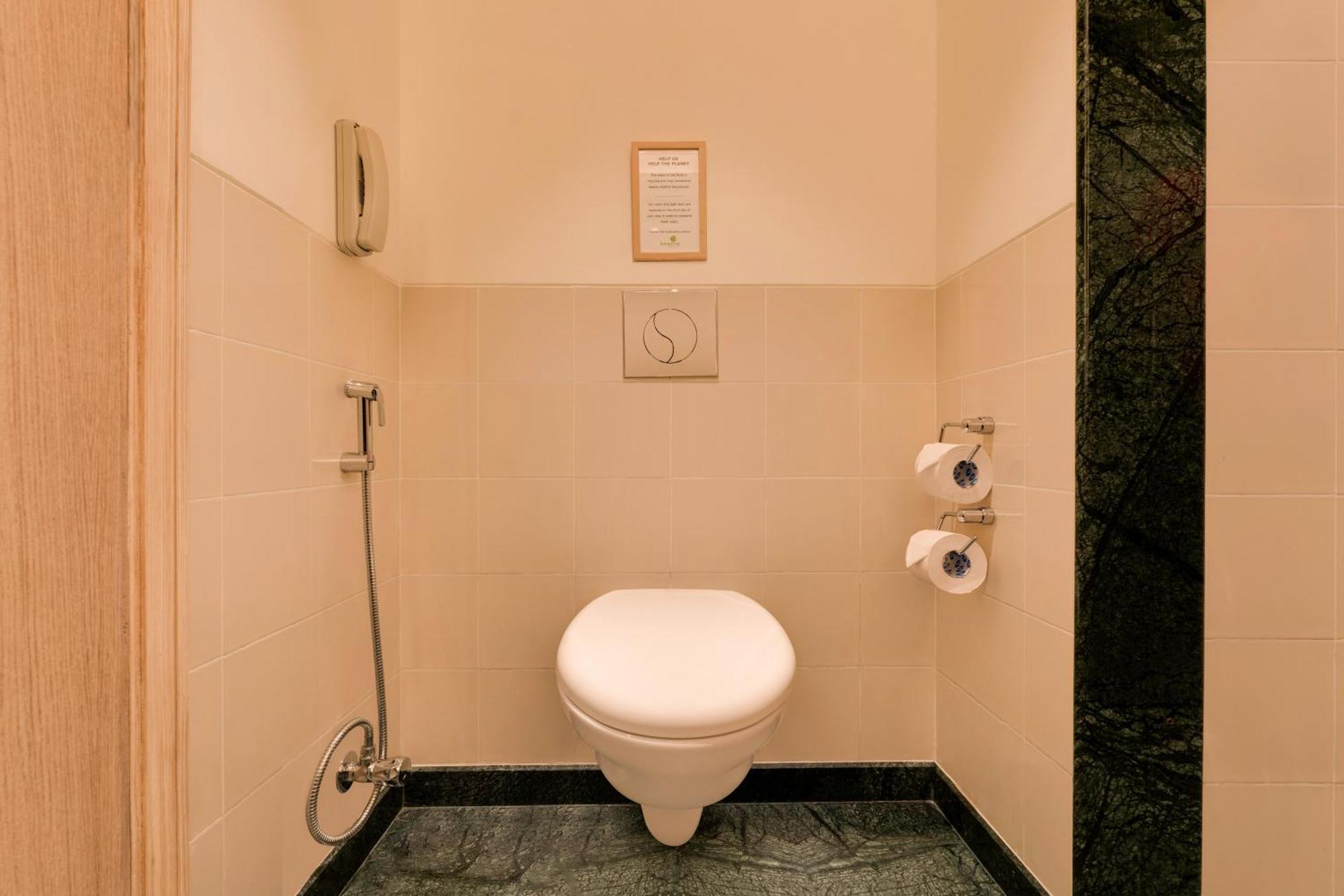 Lemon Tree Hotel, Gachibowli, Hotel