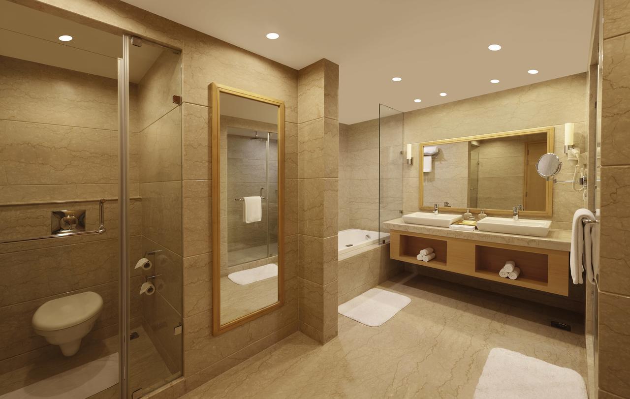 Lemon Tree Hotel, Gachibowli, 4*