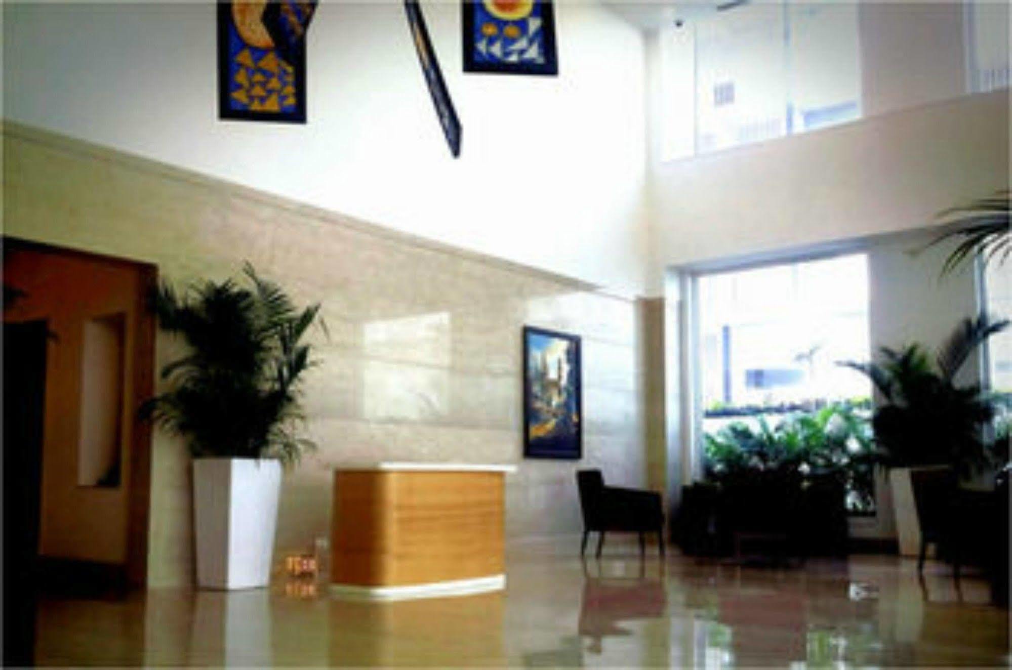 Lemon Tree Hotel, Gachibowli, 4*