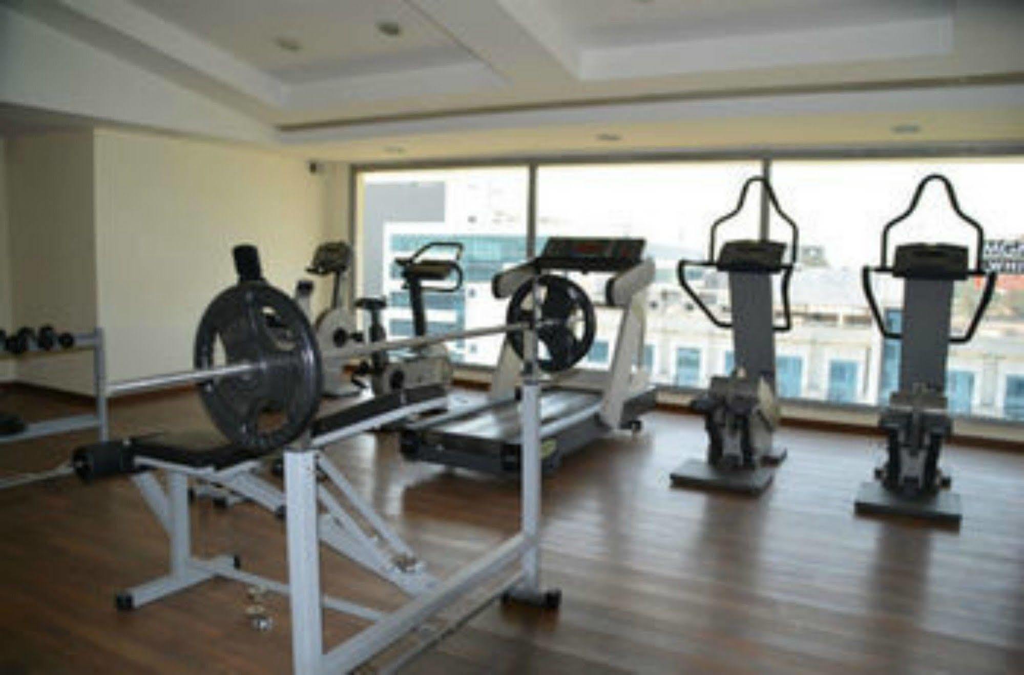 Lemon Tree Hotel, Gachibowli,