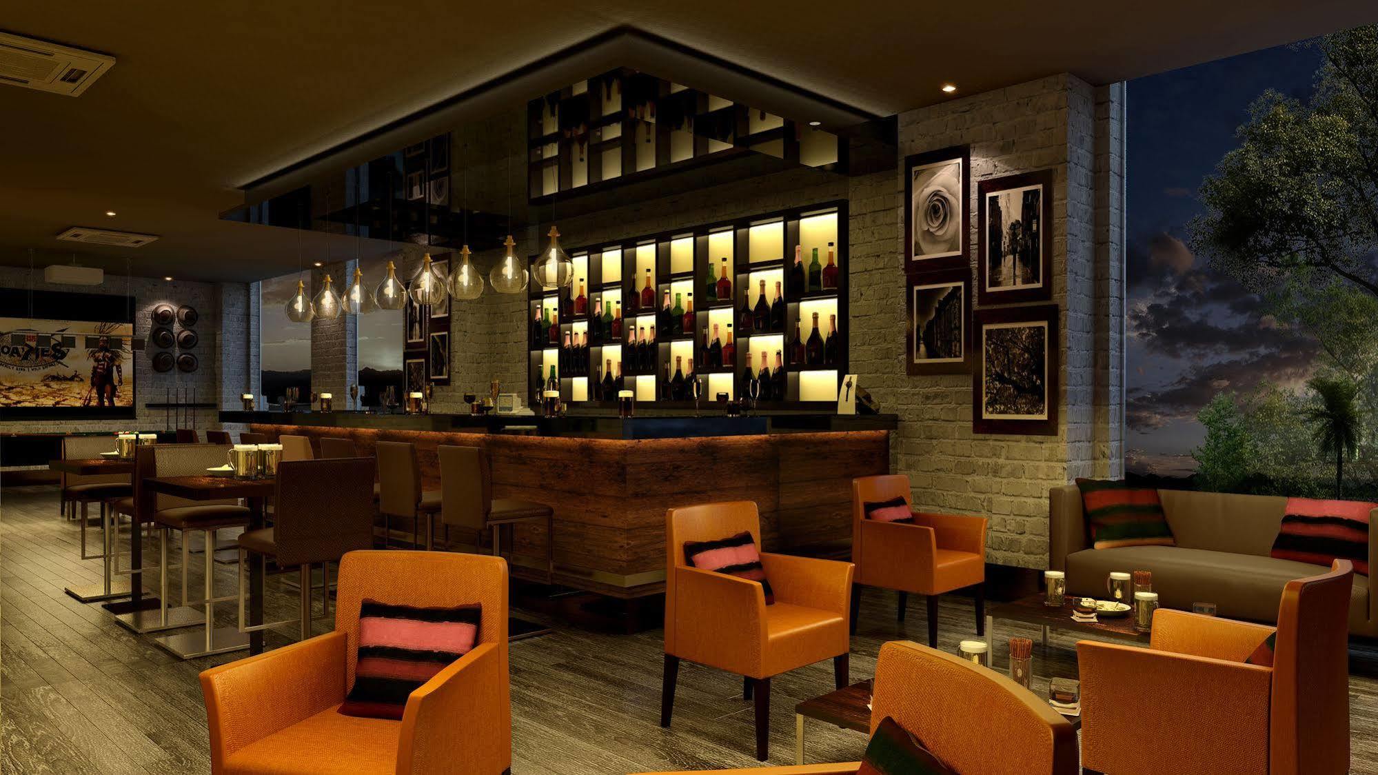 Lemon Tree Hotel, Gachibowli, Hotel