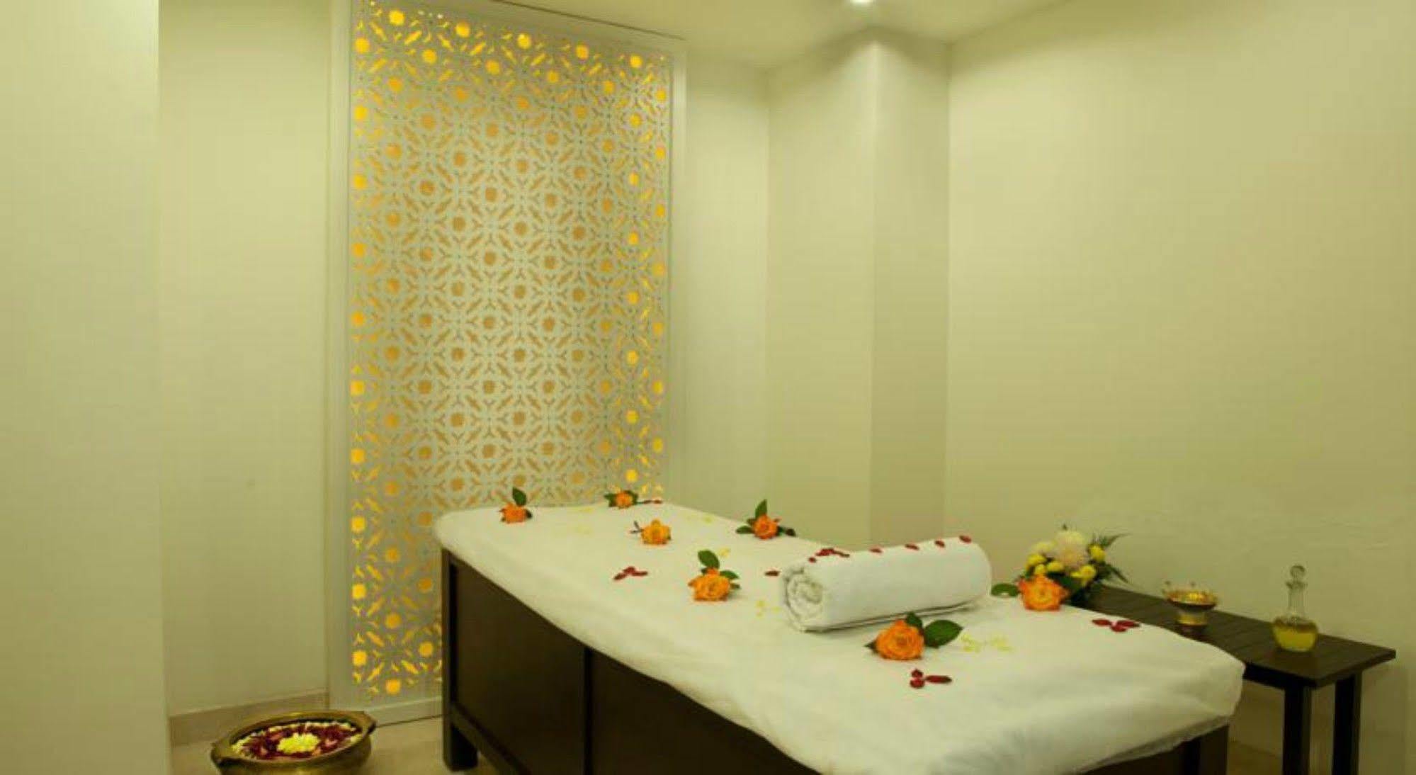 Lemon Tree Hotel, Gachibowli,